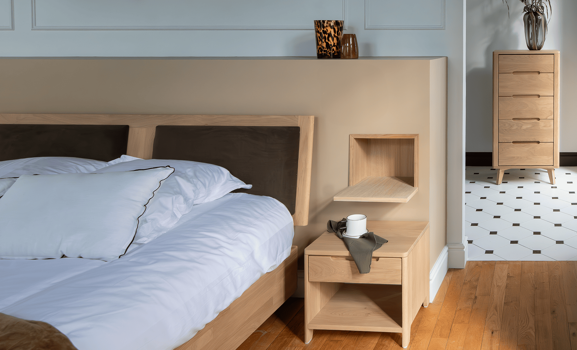 Ateliers de Langres JADE Chevet 1 tiroir 1 niche chêne massif